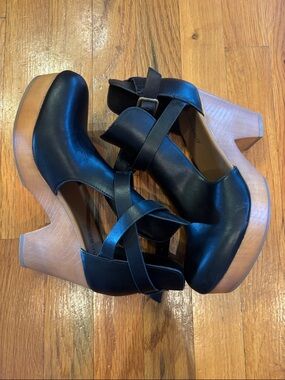 Bamboo Women’s Black Leather Clog Heels with Wood Platform Sz 5 1/2 New